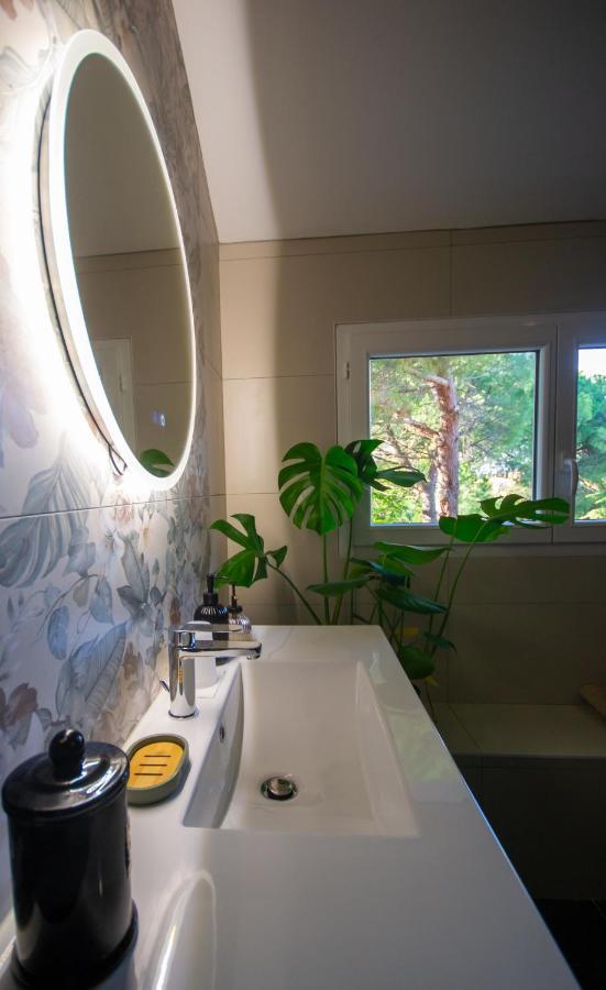 Mas Des 2 Paons Bed & Breakfast Villedaigne Bagian luar foto